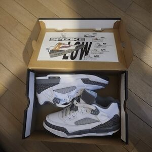 Jordan Kids Sneakers in White and Gray